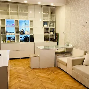  Проживание в семье Diana's House Грузия