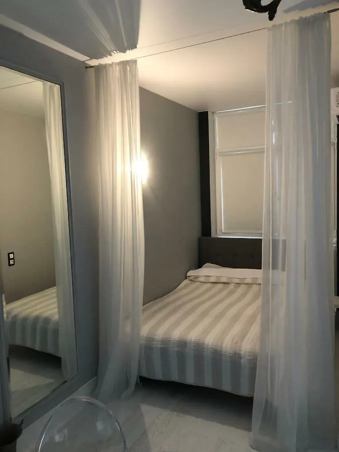 Apartment Charming Studio In The Center Kyiv